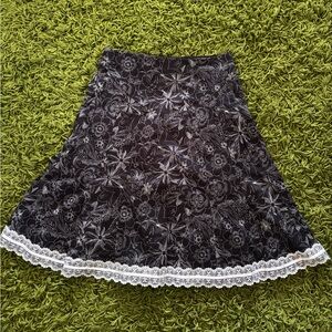 Chic Black Floral A-Line Skirt with Lace Trim